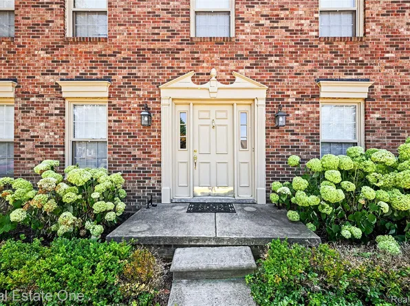 37863 Baywood Dr, Farmington Hills, MI 48335