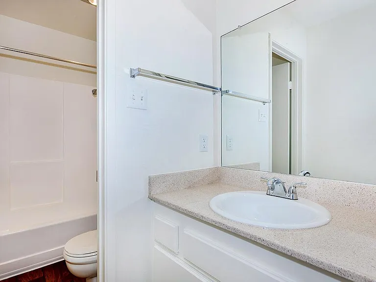 Pacific View Apartment Homes — Photo 28