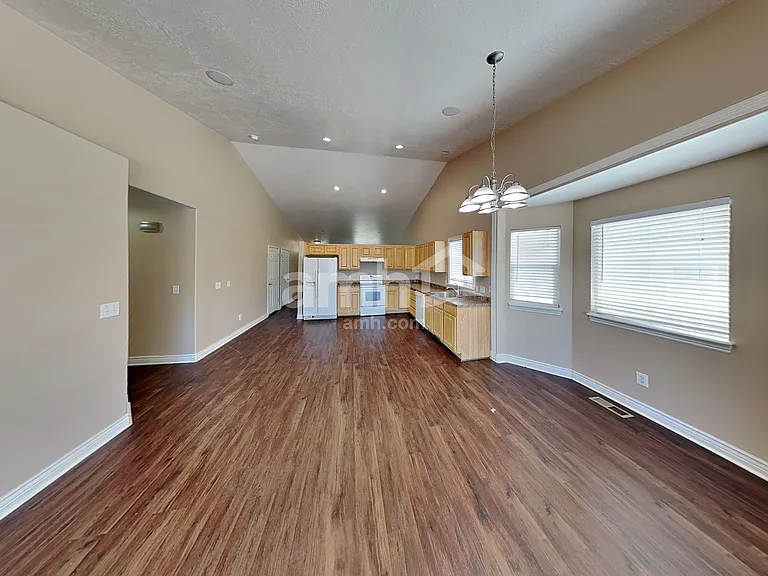 8553 S 6430 W — Photo 4