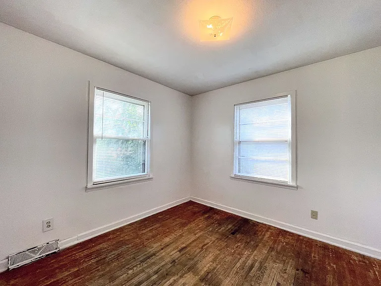 1434 N Belmont Ave — Photo 11
