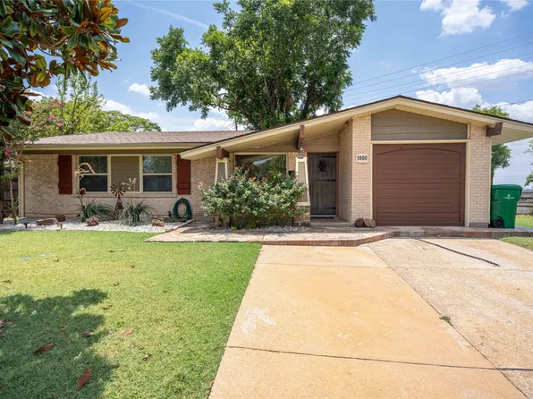 1800 Burning Tree Ln, Carrollton, TX 75006