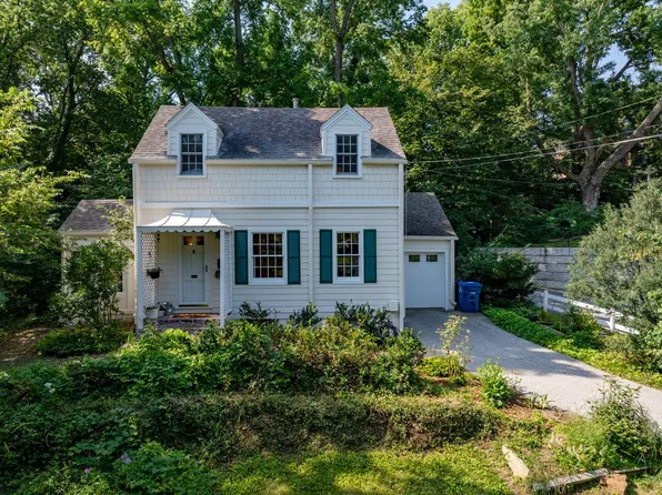 3304 Saint Johns Rd, Des Moines, IA 50312