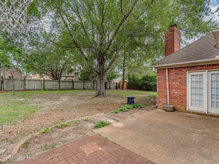 214 Ramblewood Dr — Photo 6