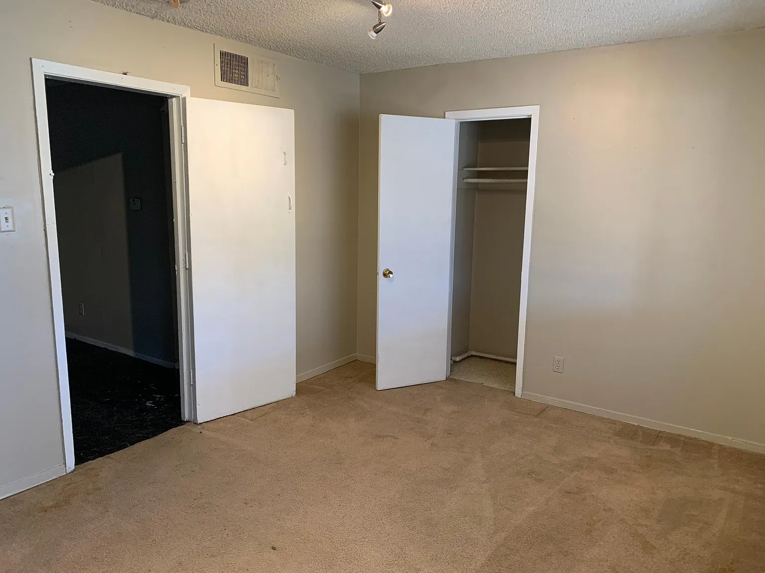 3 bed, 1.5 bath, 1566 sqft, $1,250 — Photo 2