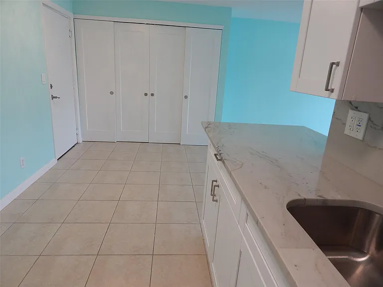 3220 Bayview Dr #314 — Photo 8
