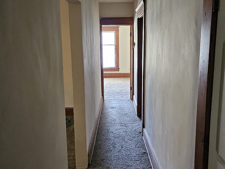 633 W Spruce St — Photo 2