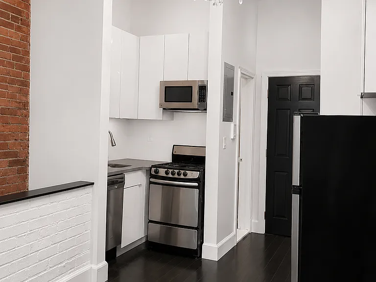 313 E 14th St #1B — Photo 8