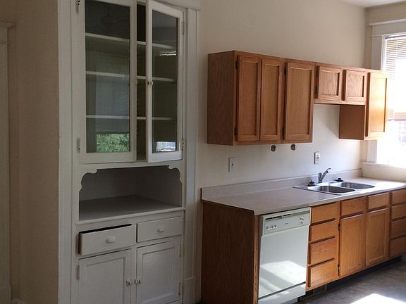 Additional amenities:dishwasher & garbage disposal. Addition