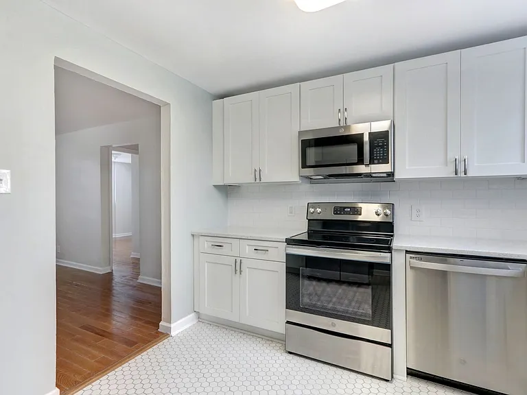 737 E Gwinnett St #D — Photo 16