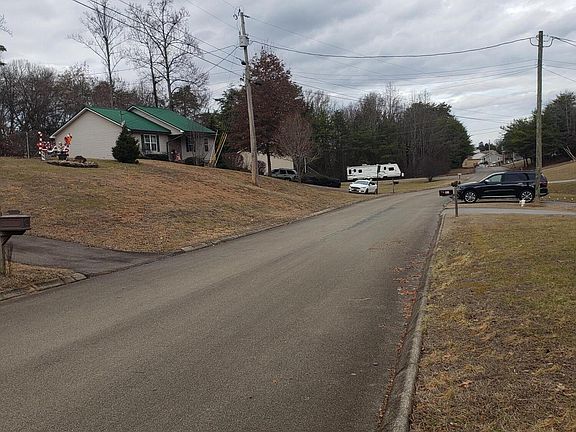 4th image of Bartlett Dr