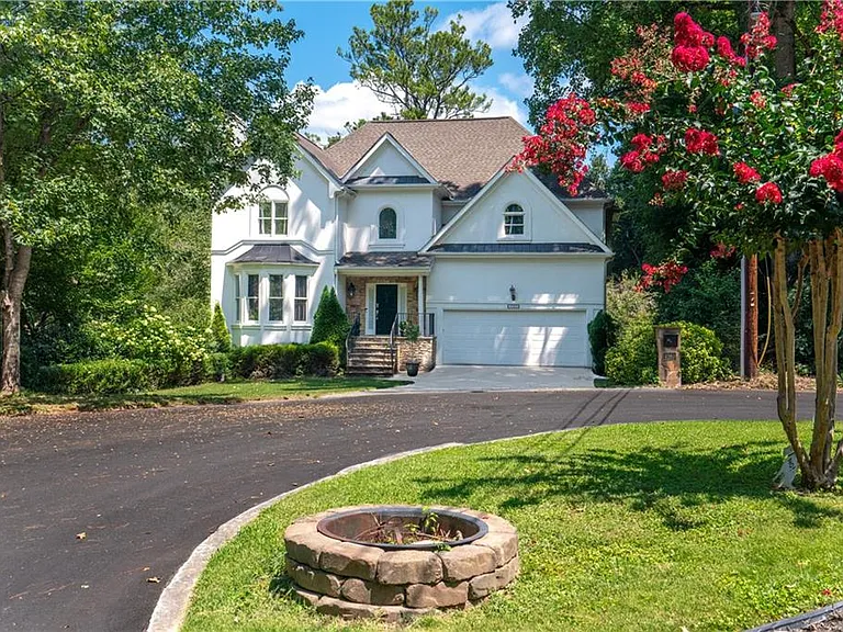 4260 Beverly Ln NE — Photo 32