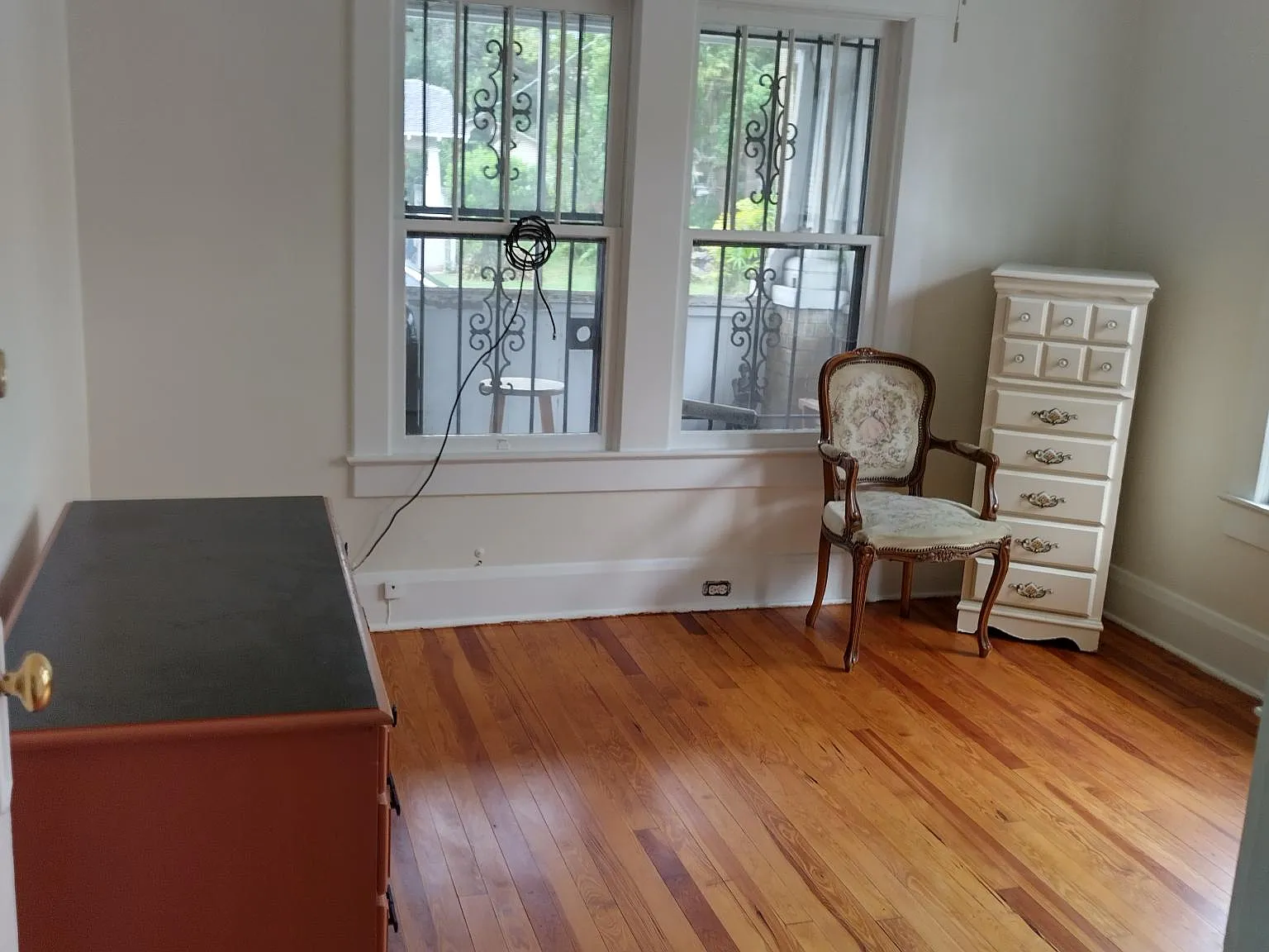 313 W Emma St — Photo 2