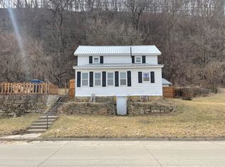 814 S Bluff St, Guttenberg, IA 52052