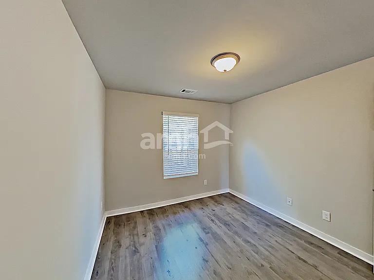 71 Landsdown Xing — Photo 12