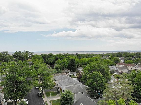 4th image of 43 Cloverdale Ave