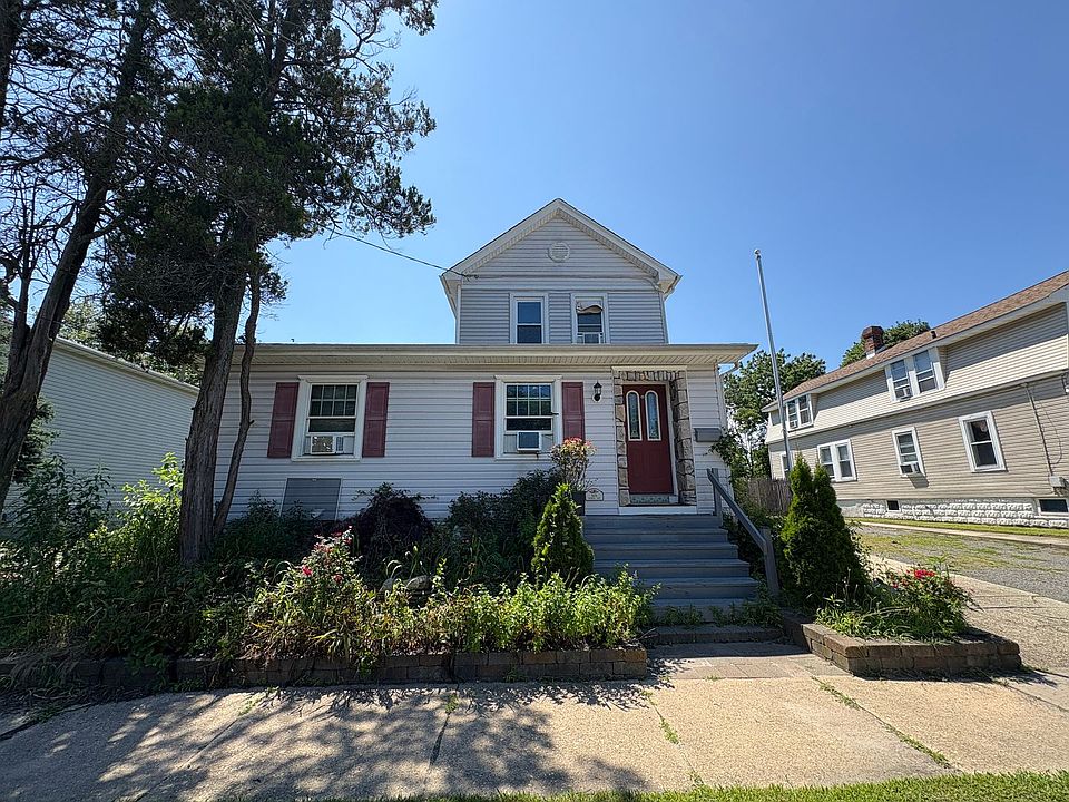 1st image of 108 Oxonia Ave