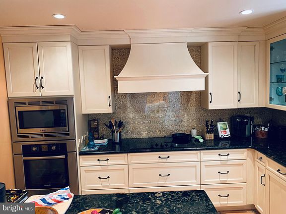 3rd image of 6865 Williamsburg Pond Ct
