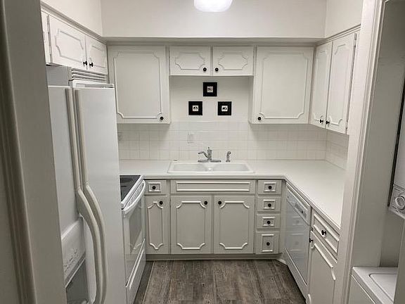 The kitchen is beautiful and clean with a dishwasher/fridge/stove/ and washer /dryer. New flooring a countertops.