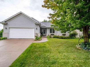 877 Tipperary Rd, Iowa City, IA 52246