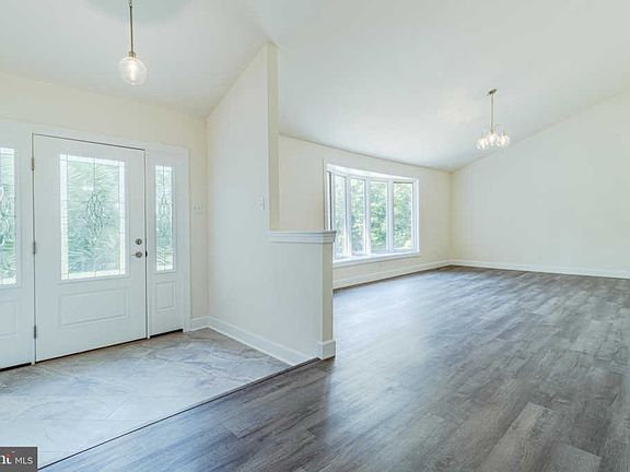 4th image of 350 Blue Mountain Dr