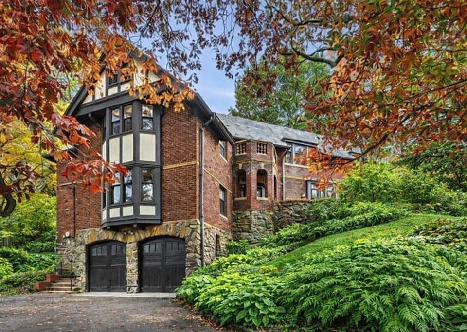 1st image of 1125 W Roxbury Pkwy