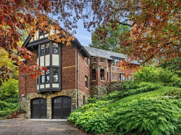 1125 W Roxbury Pkwy, Brookline, MA 02467