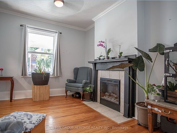 3rd image of 96 Agnes St