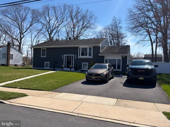 118 Darien Rd, Howell, NJ 07731