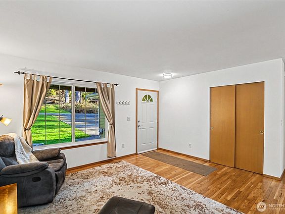 3rd image of 2442 Crestridge Drive NW