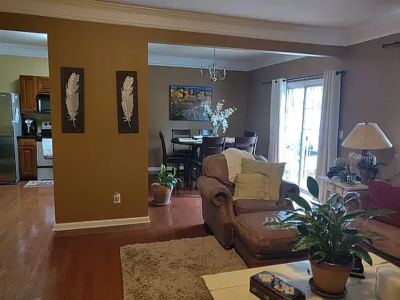 3 bed, 2.5 bath, 1752 sqft, $2,250 — Photo 3