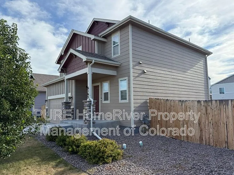 4 bed, 3.0 bath, 1748 sqft, $2,400 — Photo 2