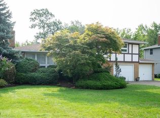 120 E Maplemere Rd, Williamsville, NY 14221