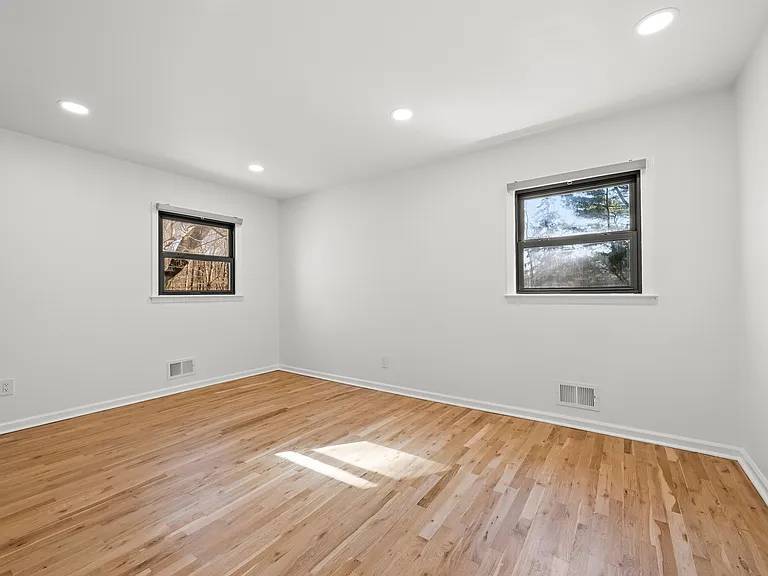 27 Meadowview Rd — Photo 18