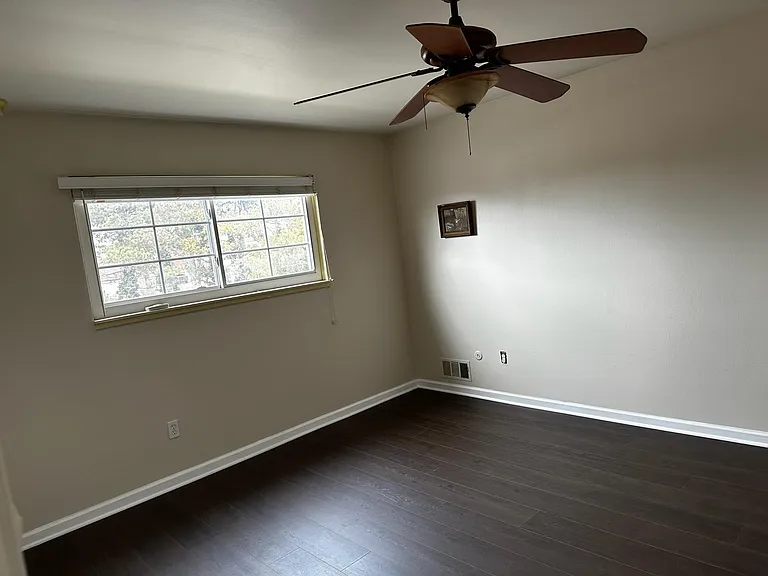 780 E Fox Hills Dr — Photo 6