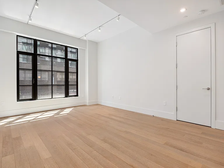 517 W 29th St #2C — Photo 7