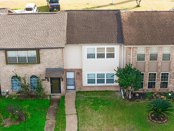 2nd image of 8300 Oakhaven Rd