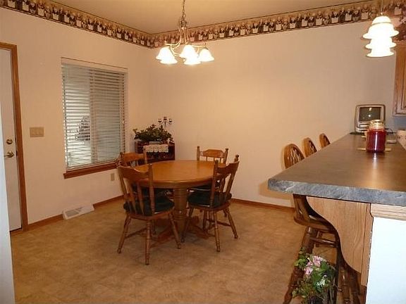 5th image of 714 N Votech Dr