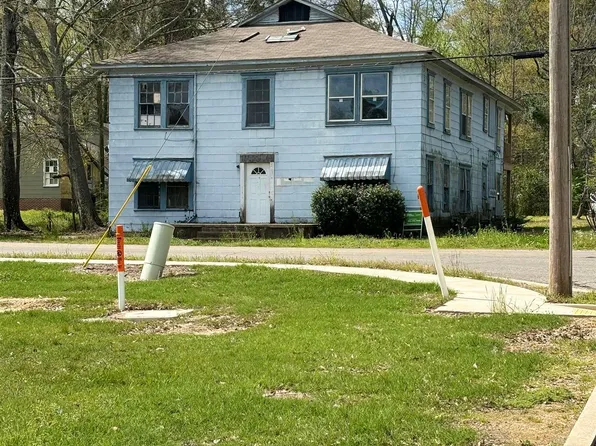 617 N 4th St, Nashville, AR 71852
