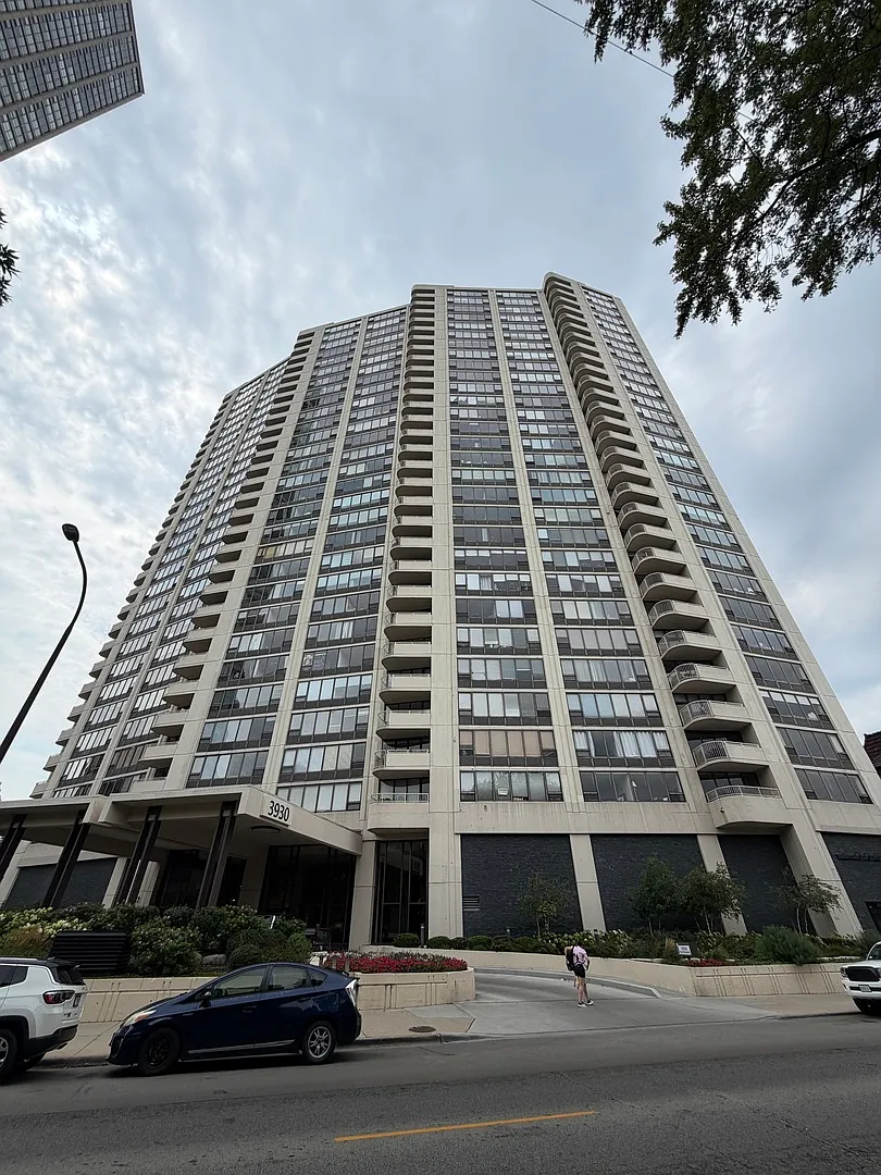 1 bed, 750 sqft, $2,400 — Photo 1