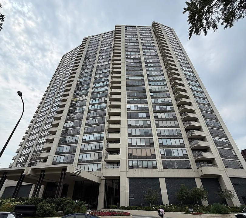 3930 N Pine Grove Ave #604