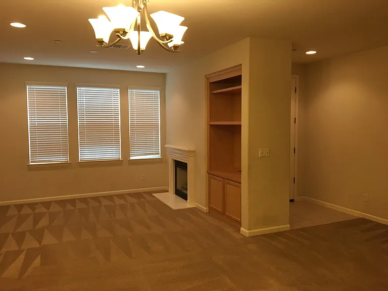 5109 Fioli Loop — Photo 4