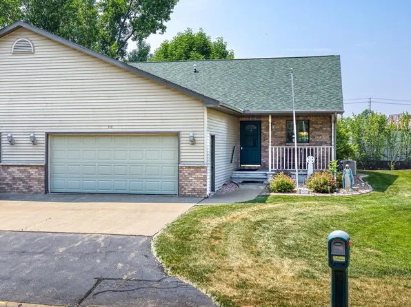 114 E North Water St, New London, WI 54961