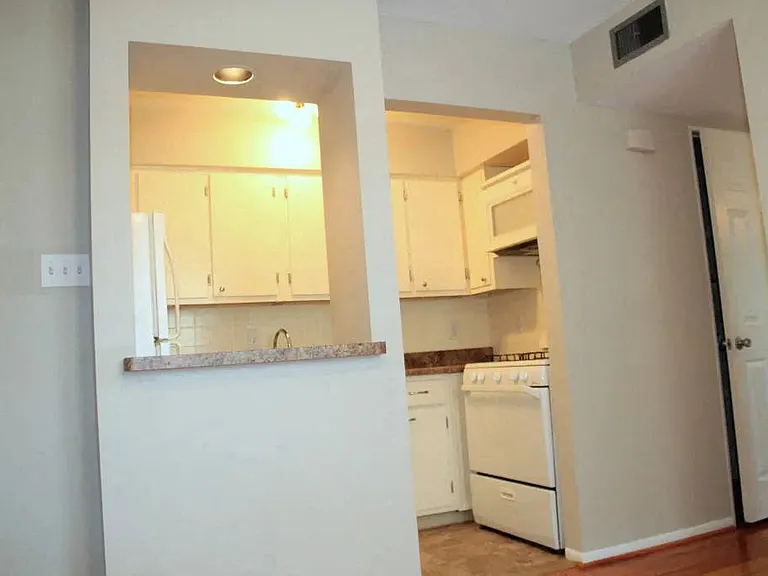 White Bluff Apartments — Photo 28