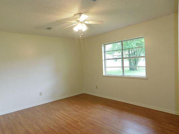 5th image of 307 E Gum St