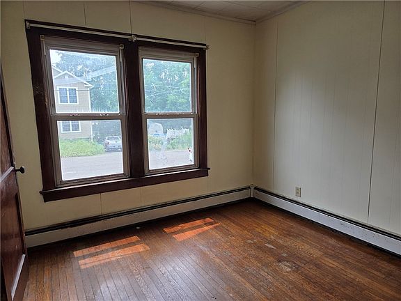 5th image of 252 W 13th St