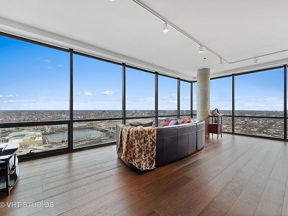 5th image of 860 W Blackhawk St Unit 2803