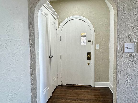 3rd image of 233 Highlake Ave