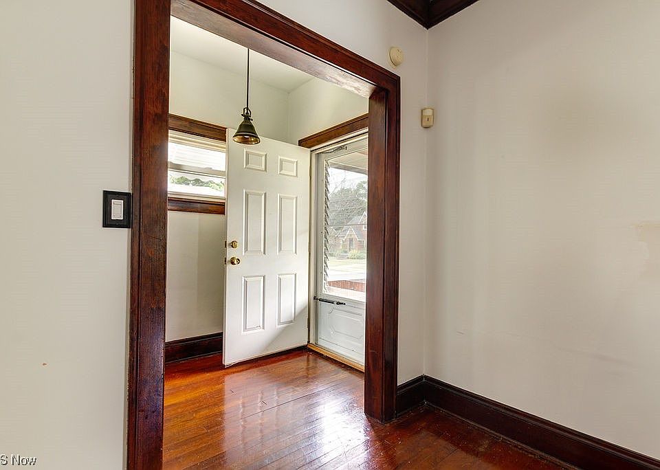 19307 Muskoka Ave, Cleveland, OH 44119 Zillow