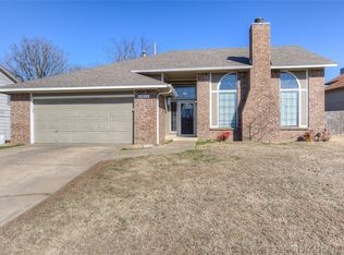 4811 Rustic Rd, Sand Springs, OK 74063