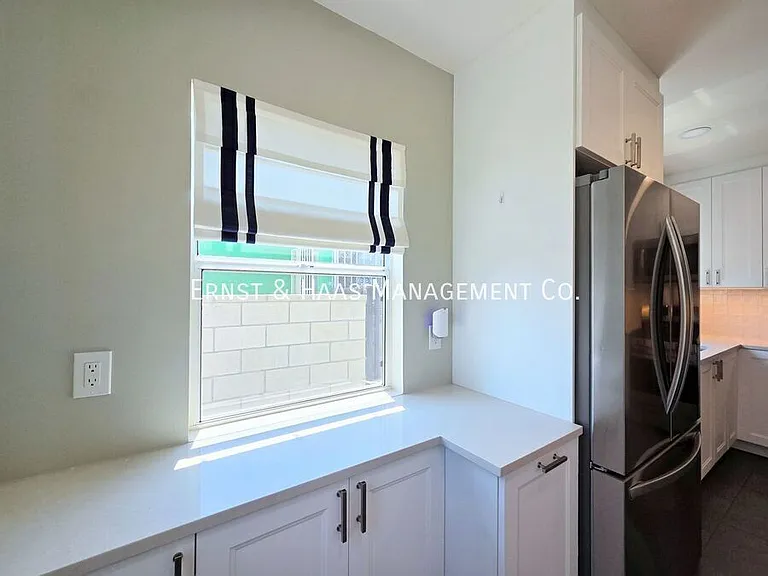 1926 Daisy Ave — Photo 13
